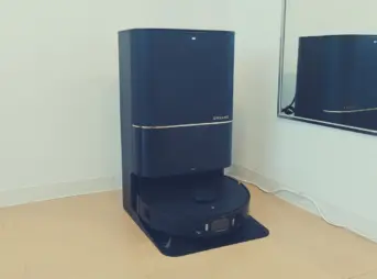 部屋の隅に設置されたDreame X30 Ultra
